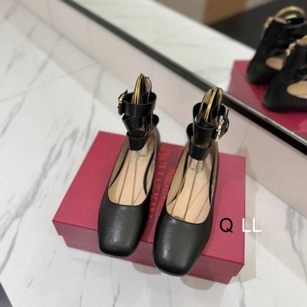 Picture of Valentino Shoes _SKUValentinosz35-40LL030119978